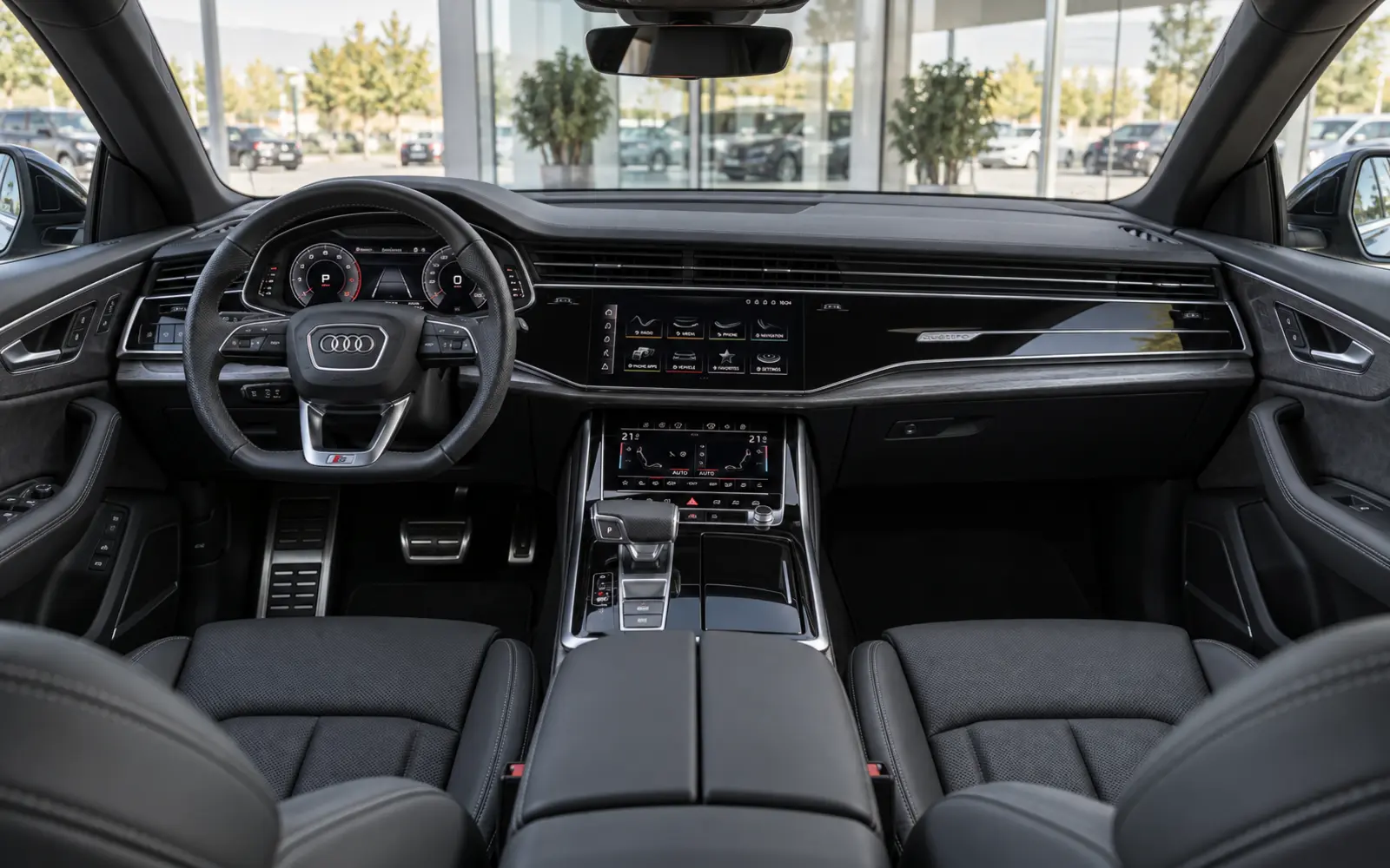 Audi Q8 4M8 — салон