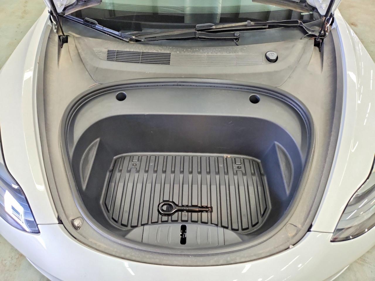 Tesla Model 3 2023, фото 12