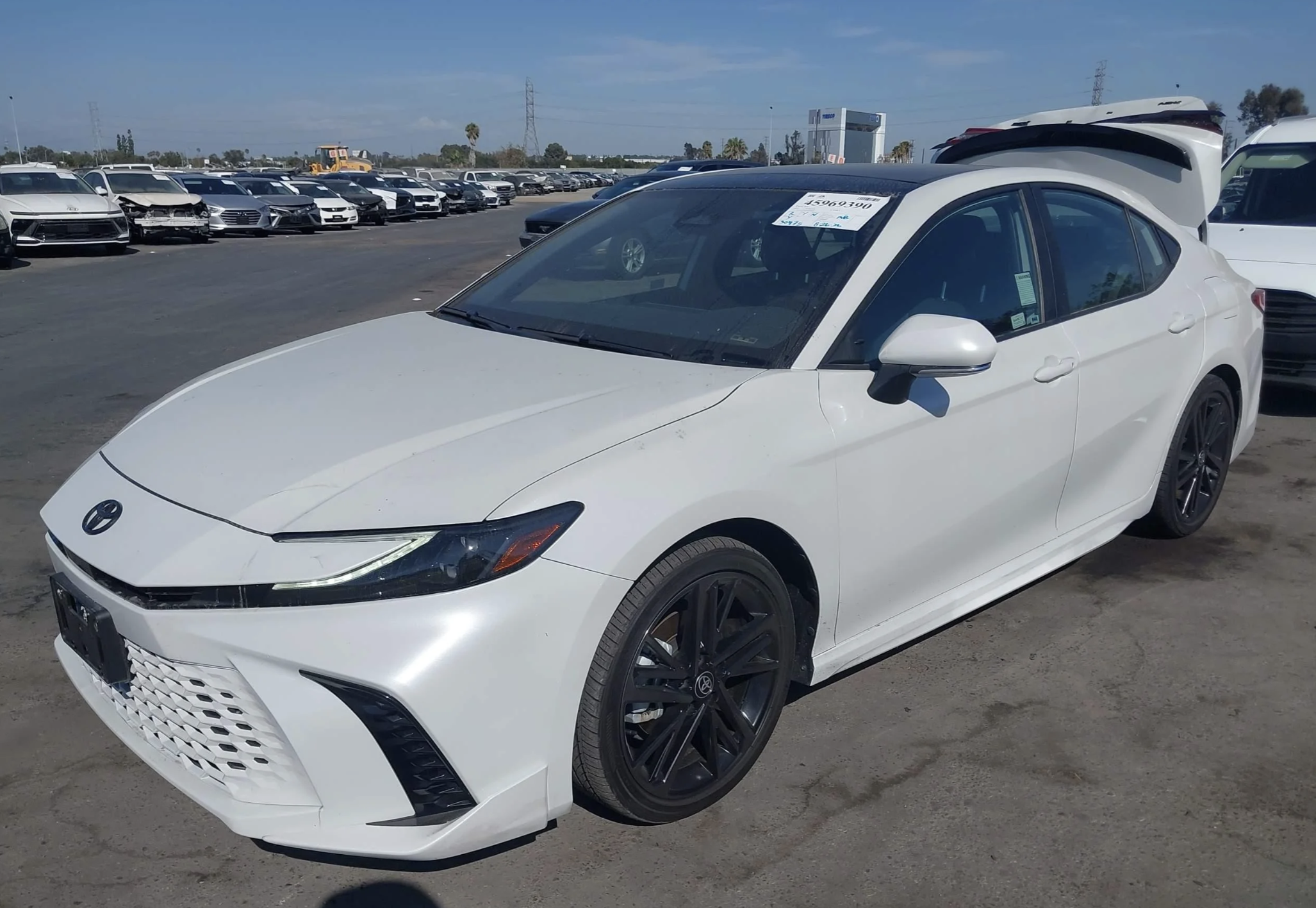 2025 Toyota Camry XSE, фото 3