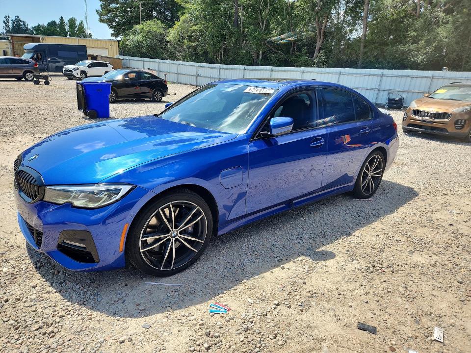 2020 BMW 3 Series 330e, фото 1
