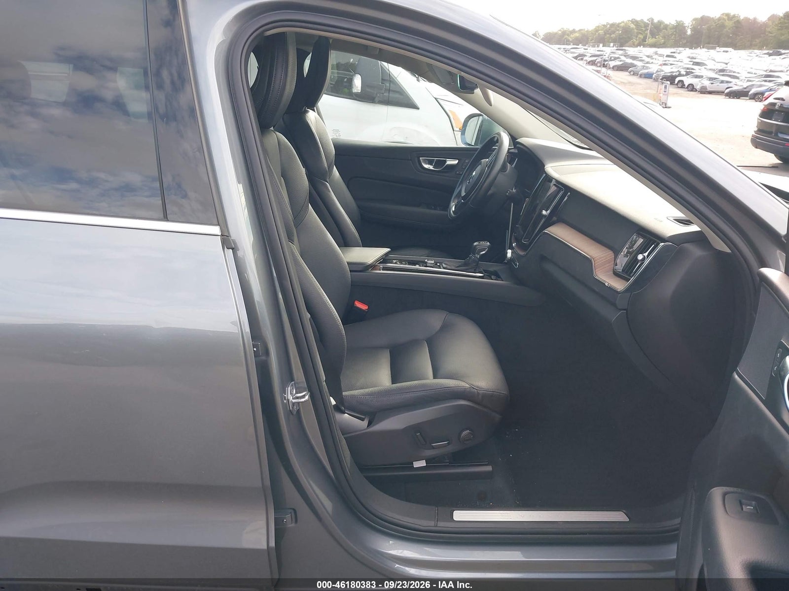 2021 Volvo XC60 MOMENTUM, фото 5