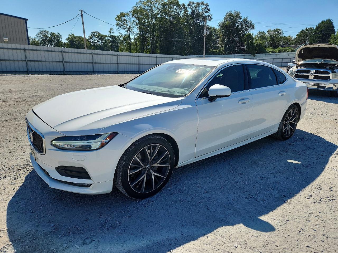 2020 Volvo S90 T6 MOMENTUM, фото 1
